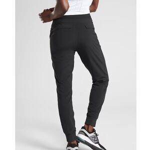 NWT Athleta SoHo Jogger Petite - Black